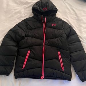 Under Armour Puffer size YXL new without tags. Per Ana smoke free.